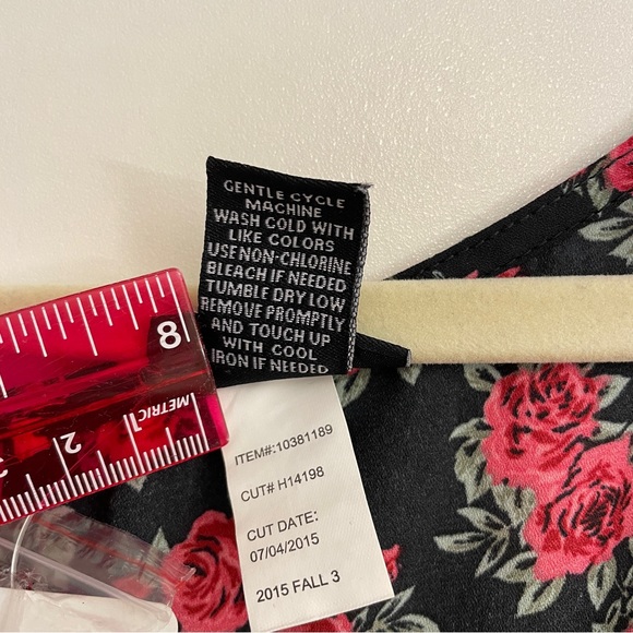 Torrid Red Black Rose floral tank. - Picture 9 of 9